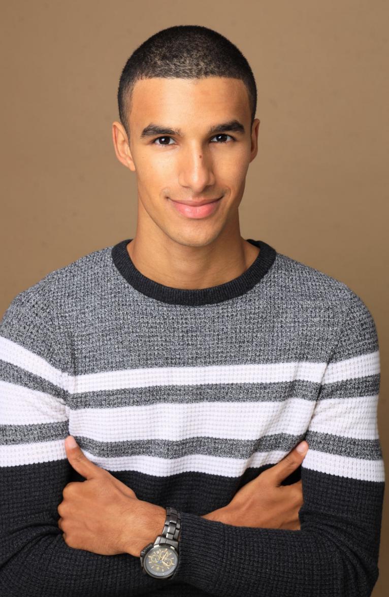 model-Yonis.-3957